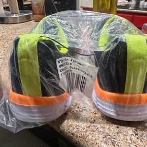 4TRUNR Men's Athletic Shoes - Black and Orange